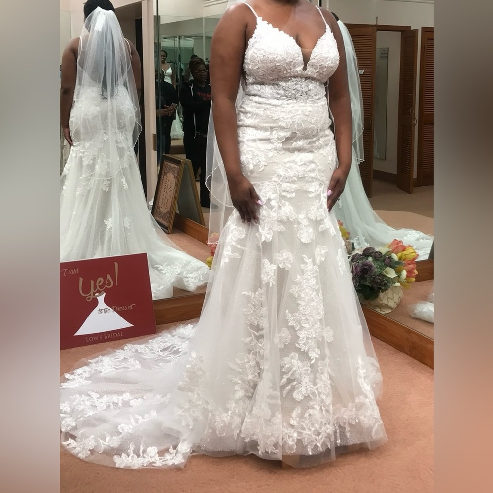Elegant White Lace Wedding Dress
